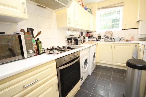 1 bedroom flat to rent, Gilliat Drive, Merrow