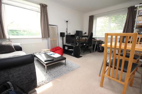 1 bedroom flat to rent, Gilliat Drive, Merrow