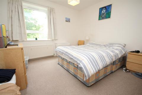 1 bedroom flat to rent, Gilliat Drive, Merrow