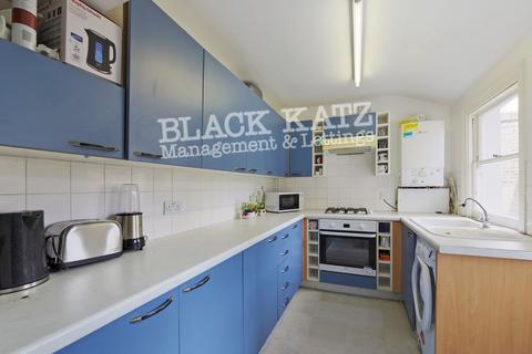 4 bedroom terraced house to rent, SE17
