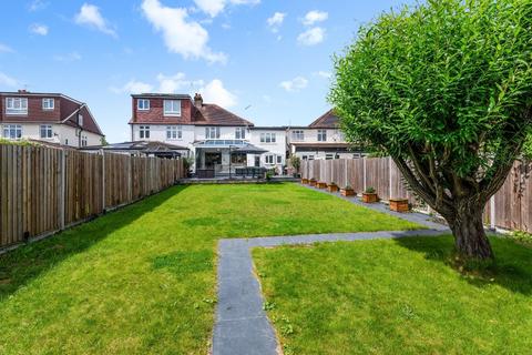 65 Lynwood Drive, Worcester Park, KT4 7AE