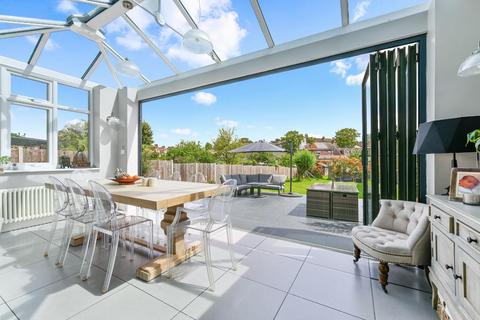 65 Lynwood Drive, Worcester Park, KT4 7AE