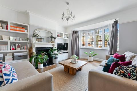65 Lynwood Drive, Worcester Park, KT4 7AE