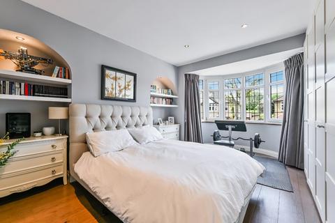 65 Lynwood Drive, Worcester Park, KT4 7AE