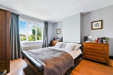 65 Lynwood Drive, Worcester Park, KT4 7AE