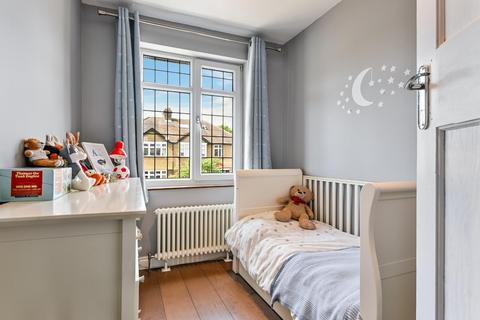 65 Lynwood Drive, Worcester Park, KT4 7AE