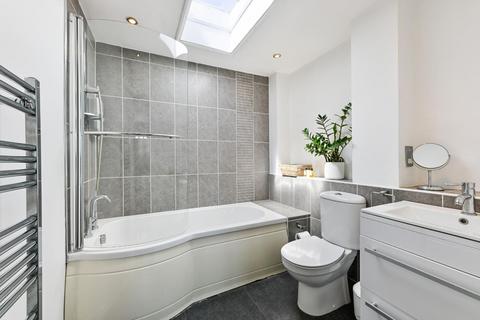 65 Lynwood Drive, Worcester Park, KT4 7AE