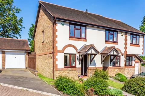 48 Black Eagle Close, Westerham, TN16 1TF