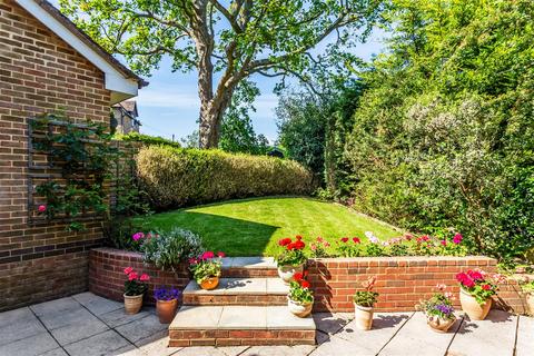 48 Black Eagle Close, Westerham, TN16 1TF