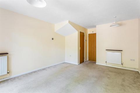 48 Black Eagle Close, Westerham, TN16 1TF