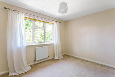 48 Black Eagle Close, Westerham, TN16 1TF