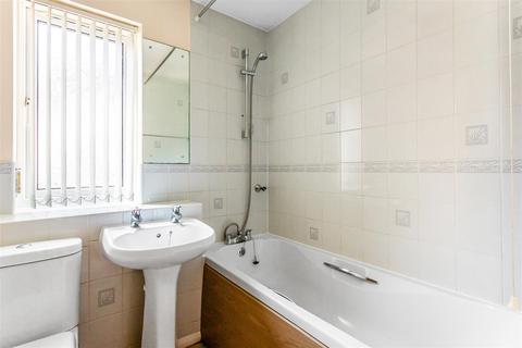 48 Black Eagle Close, Westerham, TN16 1TF