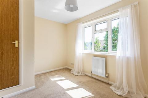48 Black Eagle Close, Westerham, TN16 1TF