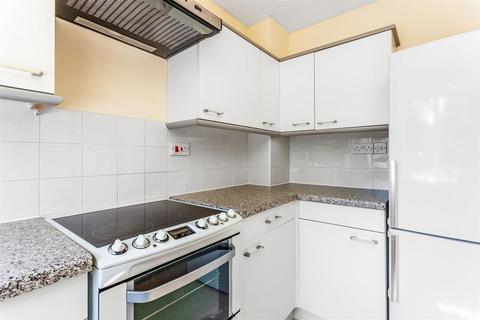 48 Black Eagle Close, Westerham, TN16 1TF