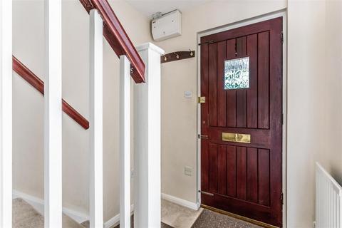 48 Black Eagle Close, Westerham, TN16 1TF