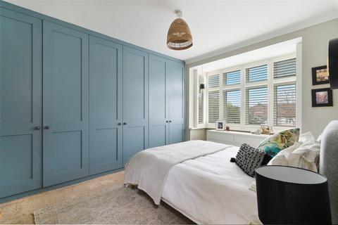 108 Bridgewood Road, Worcester Park, KT4 8XS