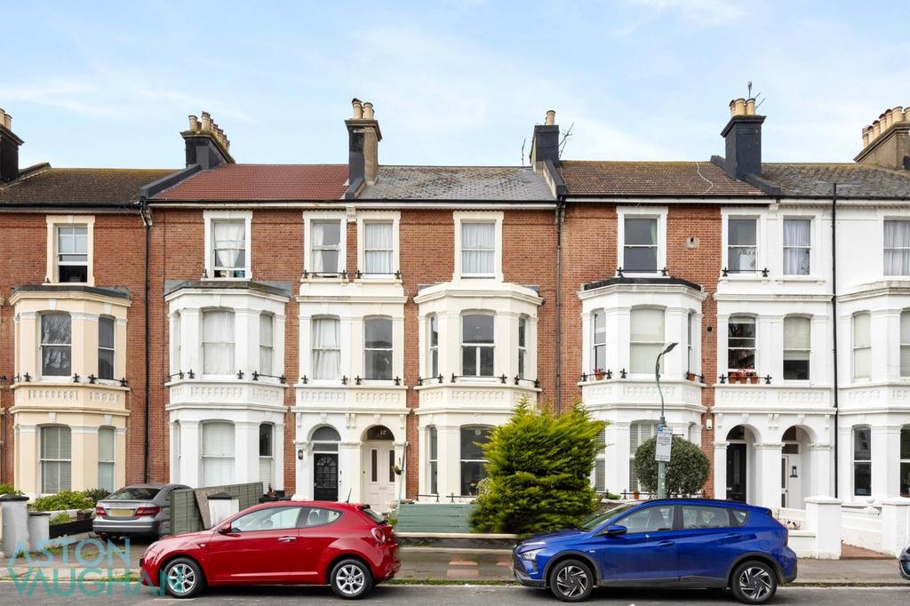 Westbourne Villas, Hove BN3 2 bed apartment for sale £450,000