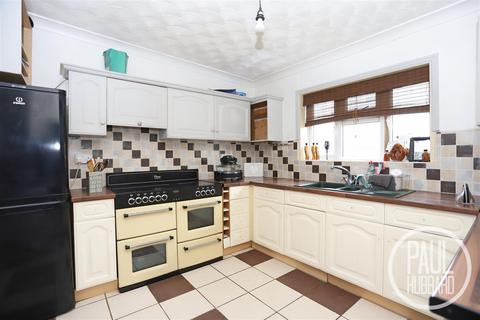 2 bedroom apartment for sale, Cambridge Avenue, Gorleston, NR31