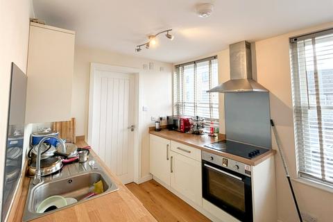 1 bedroom apartment to rent, Market Square, Witney, Oxfordshire, OX28