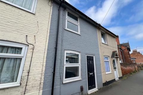 2 bedroom terraced house to rent, Barrack Street, Colchester CO1