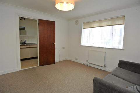 1 bedroom apartment for sale, Tawny Close, Feltham TW13