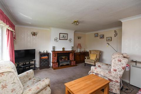 6 Bridgnorth Avenue, Wombourne, Wolverhampton, WV5 0AD