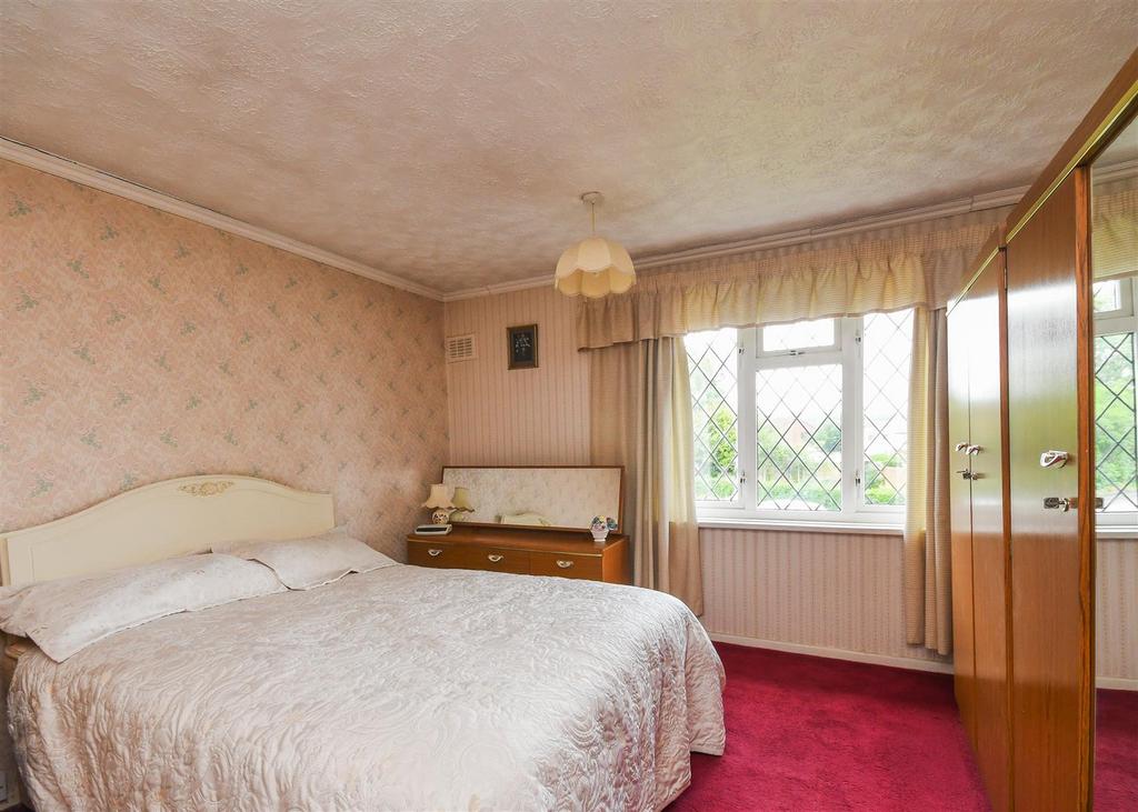 6 Bridgnorth Avenue - Double Bedrooom 1.jpg