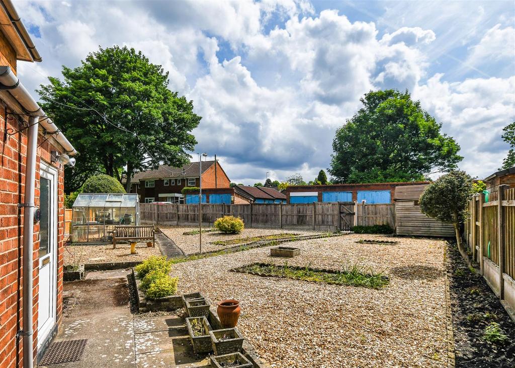 6 Bridgnorth Avenue - Garden.jpg