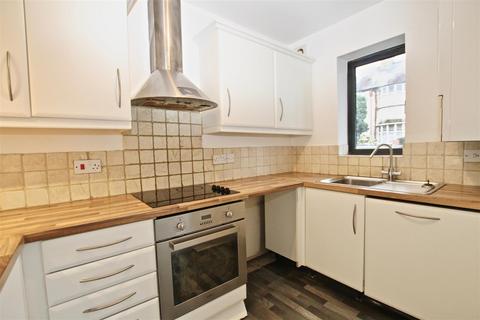 1 bedroom flat to rent, Glendale Gardens, Leigh-On-Sea