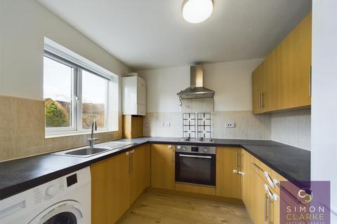 2 bedroom flat to rent, Greenway Close, Friern Barnet N11