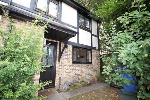 2 bedroom end of terrace house to rent, Morley Close, Hampshire GU46