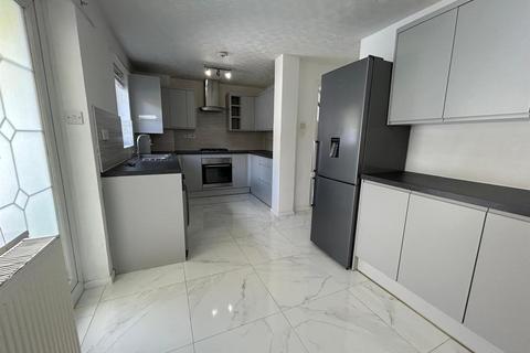 3 bedroom detached house to rent, 15 Cooparage Close,Tottenham,London,