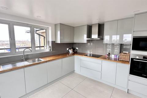 3 bedroom flat to rent, Falcon Lodge, London W9