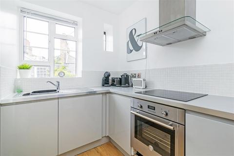 Studio to rent, Carey Mansions, Rutherford Street, Westminster, London SW1P