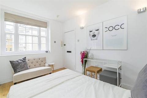 Studio to rent, Carey Mansions, Rutherford Street, Westminster, London SW1P