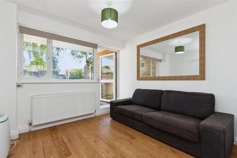 2 bedroom flat to rent, Blondel Street, London SW11