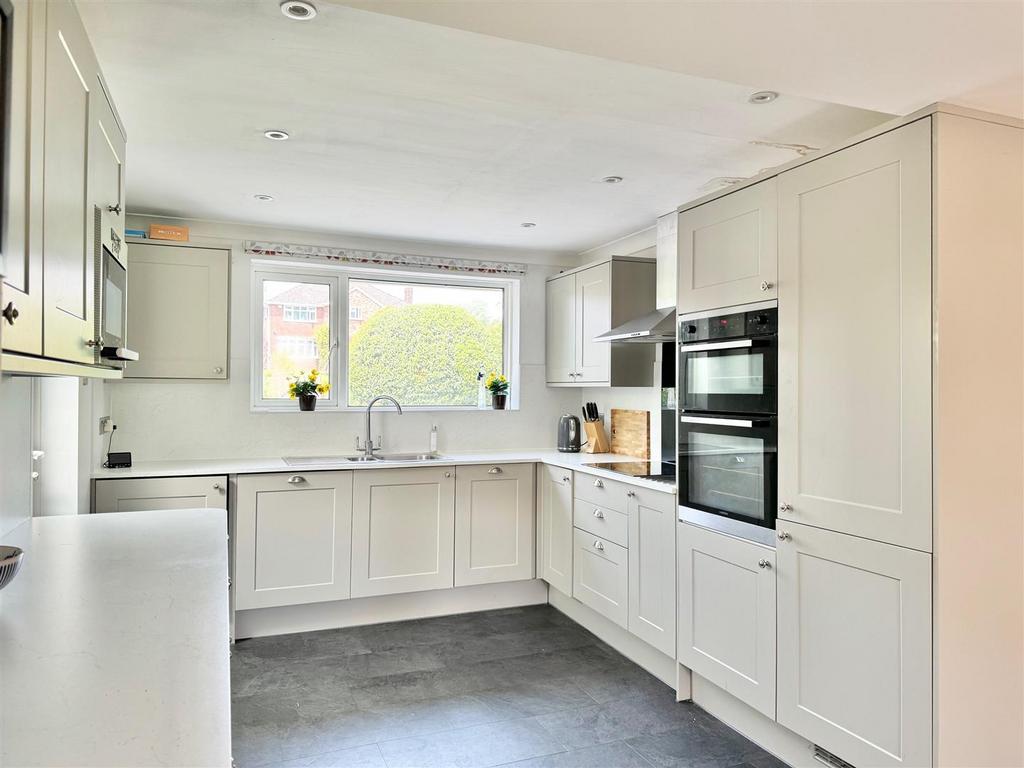 Kitchen side.jpg