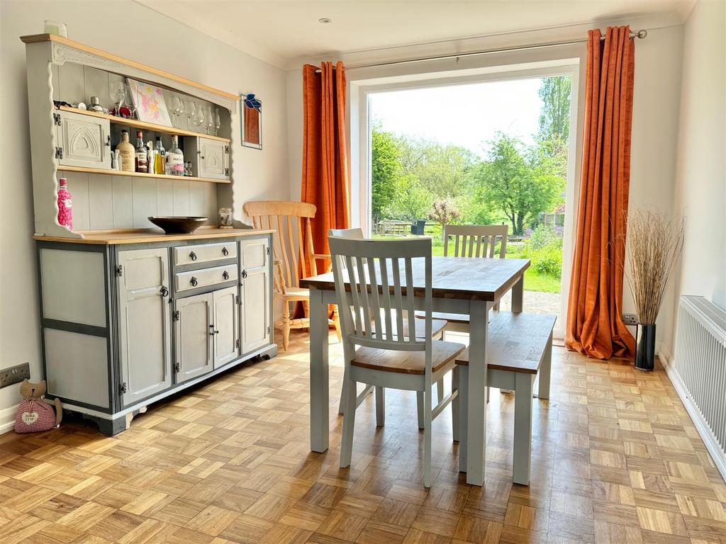 Dining room.jpg