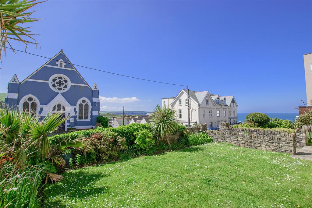 Avalon Court, Beach Road, 2 bed apartment for sale £299,950