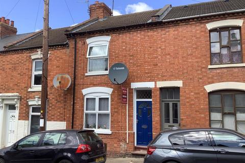 2 bedroom terraced house for sale, Hampton Street, 5 mins from Railway Station