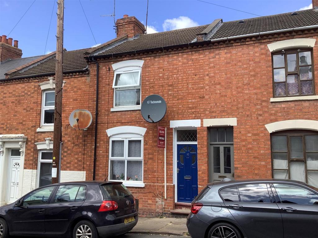 Hampton Street, 5 mins from Railway... 2 bed terraced house for sale