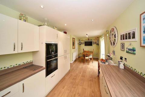 4 bedroom house for sale, Monk Close, Macclesfield