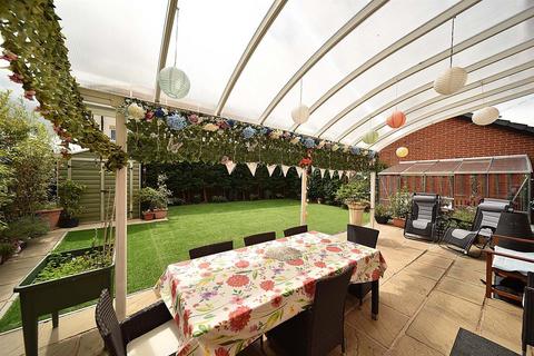 4 bedroom house for sale, Monk Close, Macclesfield