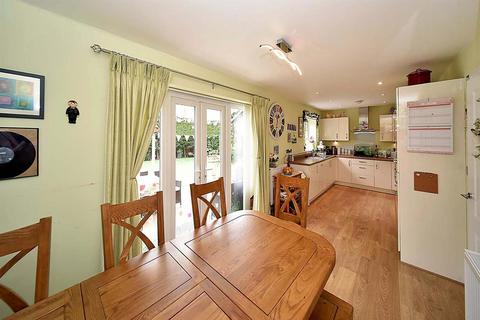 4 bedroom house for sale, Monk Close, Macclesfield