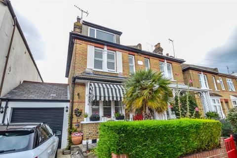 3 bedroom semi-detached house for sale, Queens Road, Leigh-On-Sea SS9