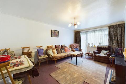 12 Abbey Close, Pinner, HA5 2AW