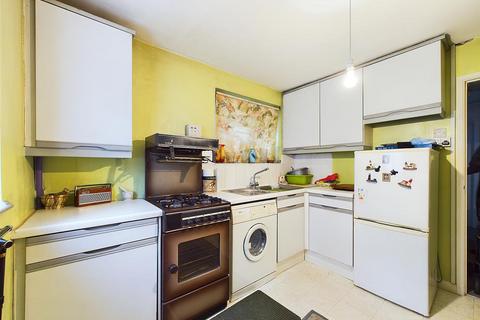 12 Abbey Close, Pinner, HA5 2AW