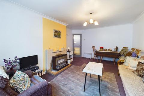 12 Abbey Close, Pinner, HA5 2AW