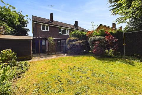 12 Abbey Close, Pinner, HA5 2AW
