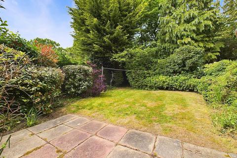 12 Abbey Close, Pinner, HA5 2AW